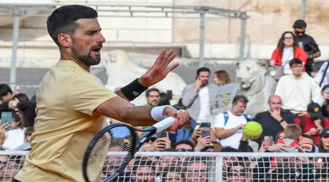 Djokovic y Tsitsipas ‘conquistan’ la histórica Piazza del Popolo de Roma