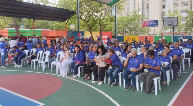 Alcaldía celebra con 200 adultos y adultas mayores de la parroquia Raúl Leoni su día nacional