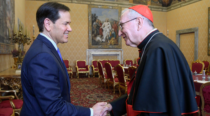 Marco Rubio aprovecha de reunirse con el cardenal Pietro Parolin en su visita al Vaticano