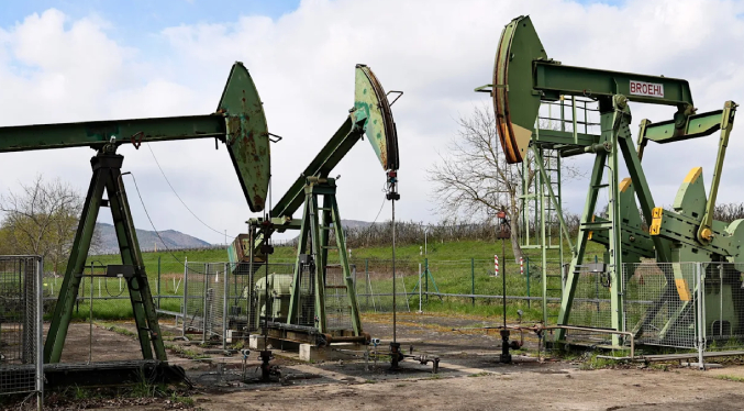 Precio del petróleo cae más del 5 % por expectativa de acuerdo entre Estados Unidos e Irán