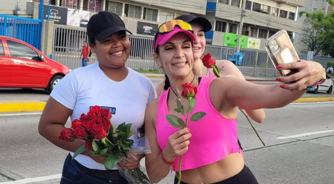 Entre pedales y rosas celebró la Ciclovía el Día de las Madres
