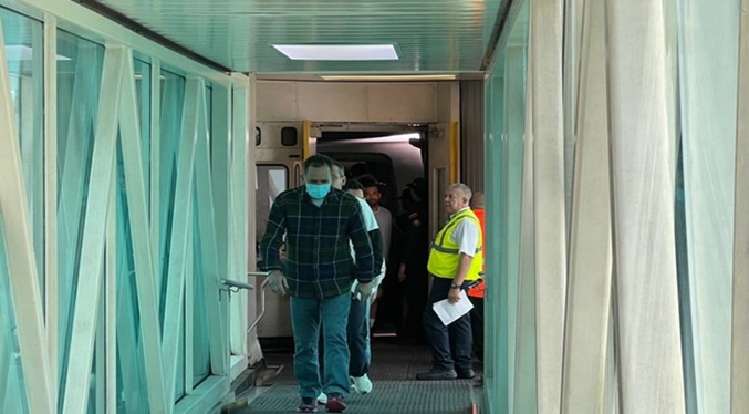 Venezuela recibe 134 migrantes en primer vuelo procedente de Panamá y financiado por EEUU