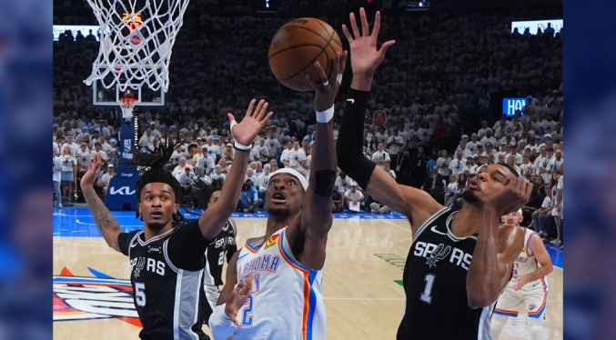 Thunder vence a Spurs 127-114 y queda a un triunfo de las Finales de la NBA
