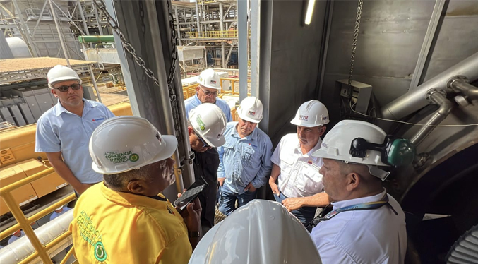 Ministro Alcalá supervisa las instalaciones de Termozulia