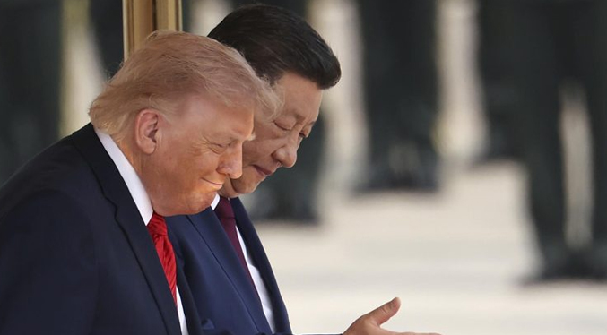 Xi y Trump concluyen en Pekín un primer cara a cara de más de dos horas