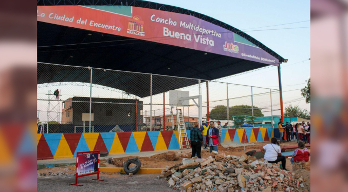 Alcaldía de Maracaibo rehabilita cancha y parque infantil en Buena Vista