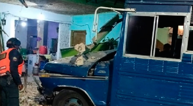 Choque de buseta contra un objeto fijo en Naguanagua deja a una persona fallecida