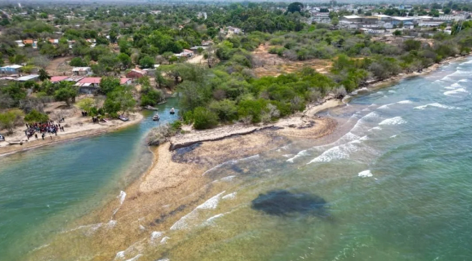 Más de 800 pescadores de Güiria cumplen tres semanas sin laborar por derrame de crudo