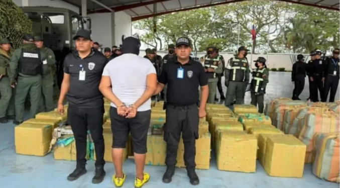 Incautan más de 3,5 toneladas de droga y destruyen centro logístico en Apure