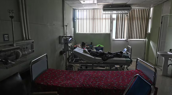 Cuba denuncia que 100 mil pacientes esperan cirugía por el bloqueo energético de EEUU