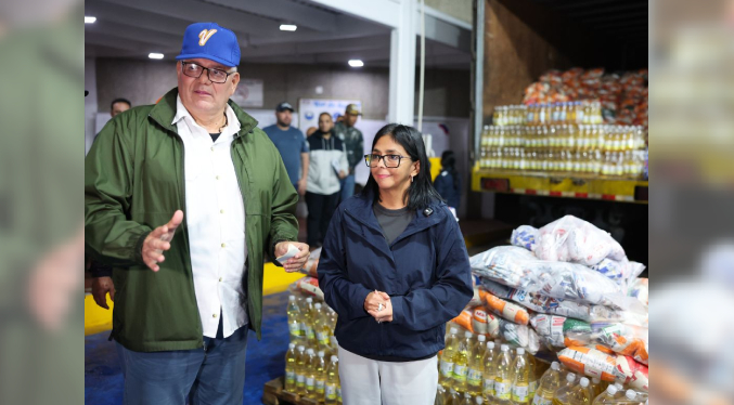Delcy Rodríguez ordena despliegue de ayuda alimentaria en La Guaira