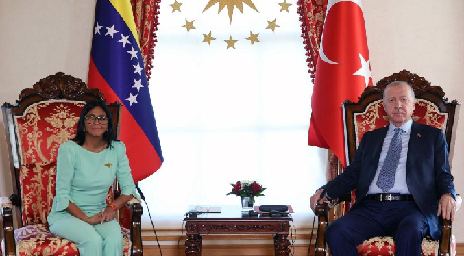 Erdogan y Delcy Rodríguez se reúne en Estambul
