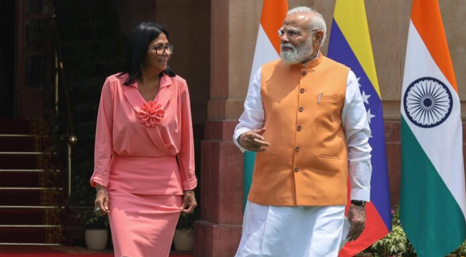 Delcy Rodríguez es recibida por el primer ministro de la India