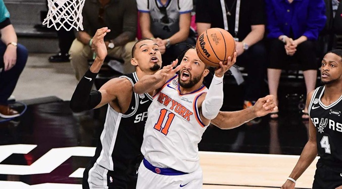 Los Knicks se apoderaron de San Antonio para tomar ventaja en la final