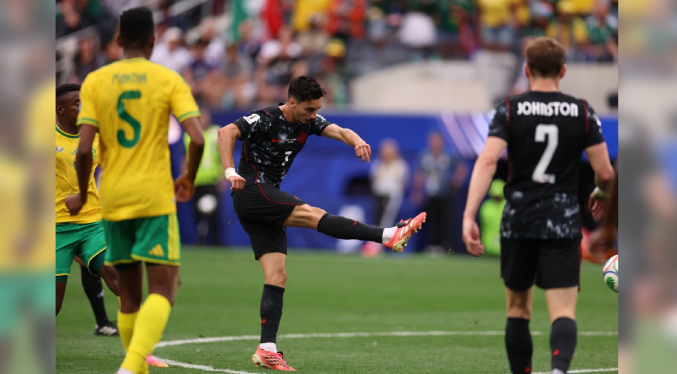 Canadá clasificado a octavos de final del Mundial gracias a gol de Eustaquio en minutos finales