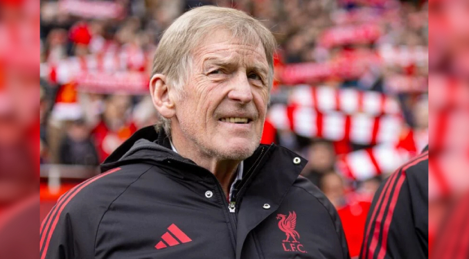 Kenny Dalglish, leyenda del Liverpool, sigue un tratamiento contra el cáncer