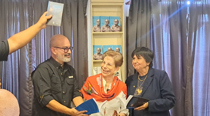 Presentan el libro “Historias que me contaron y otras que yo viví”
