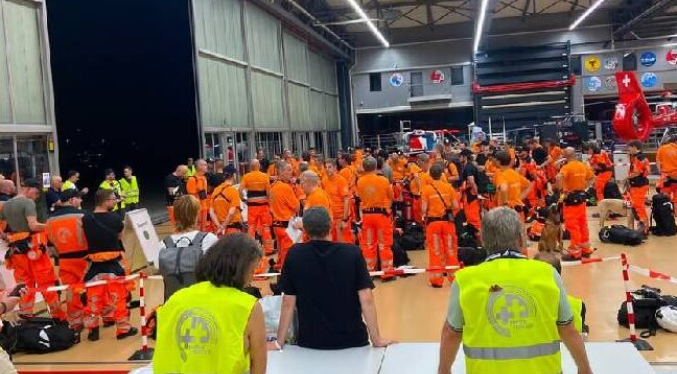 Llega a Venezuela un contingente de 80 rescatistas y 18 toneladas de ayuda humanitaria desde Suiza