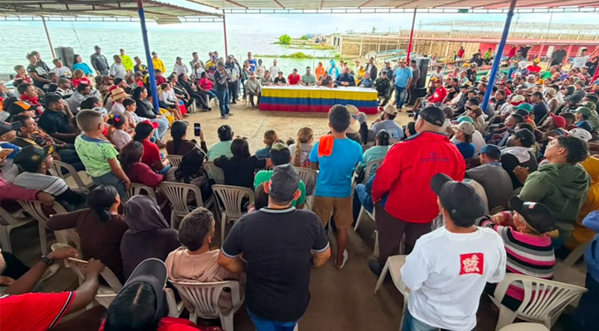 Caldera y ministro Loyo activan agenda de 12 acciones en asamblea de pescadores en Barranquitas
