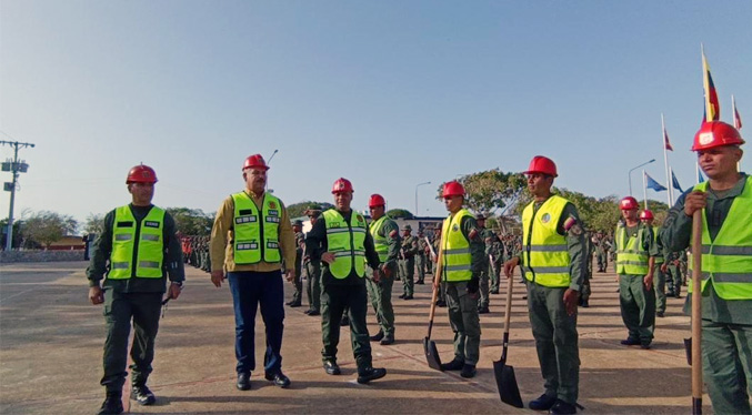 Luis Caldera despide a 450 rescatistas zulianos con destino a zonas de desastre de los terremotos