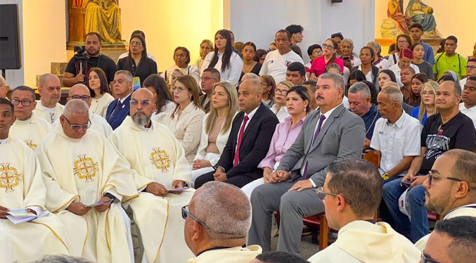 Feligreses elevan oraciones por víctimas de terremoto durante toma de posesión del nuevo Obispo de Cabimas