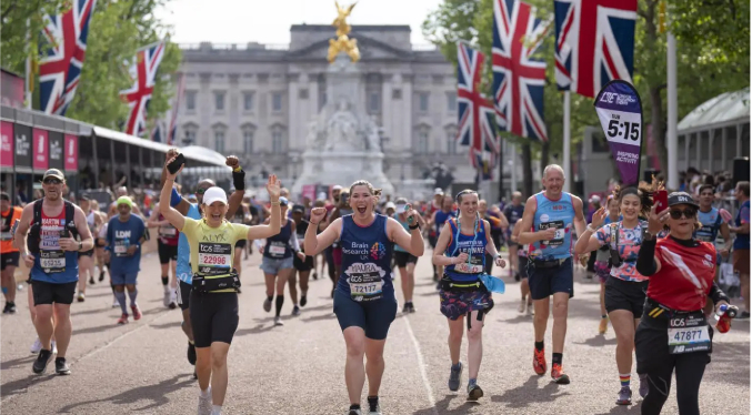 El Maratón de Londres se dividirá en dos días el próximo año y esperan 100 mil corredores