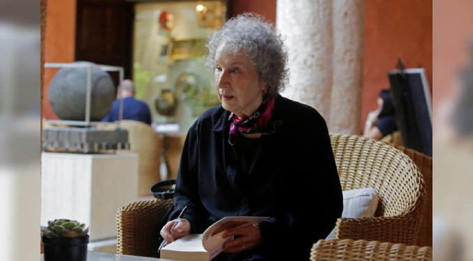 Escritora canadiense Margaret Atwood critica incremento de la censura de libros en EEUU