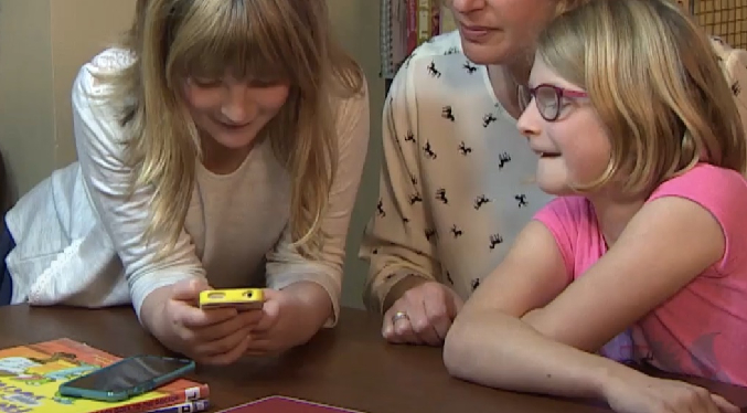 Suecia pide a los padres que dejen sus teléfonos para dar ejemplo a sus hijos