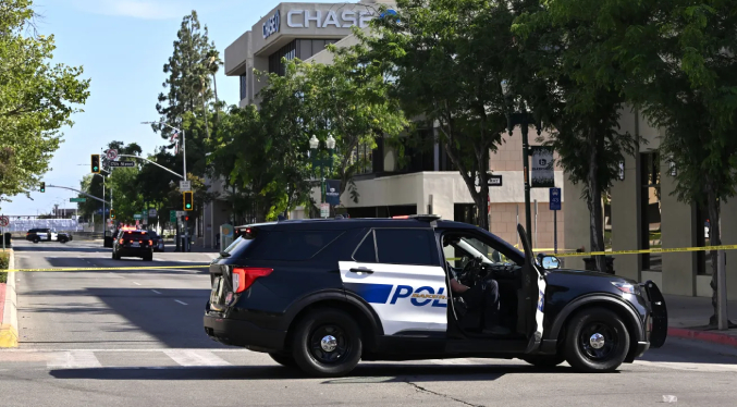 Sospechoso de toma de rehenes es abatido por agentes del FBI en California