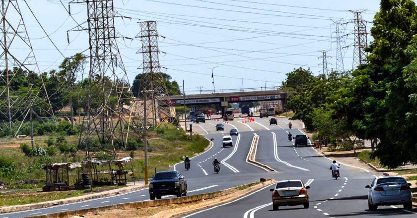 Avanza la recuperación de las avenidas y calles del Zulia con asfaltados y la señalización