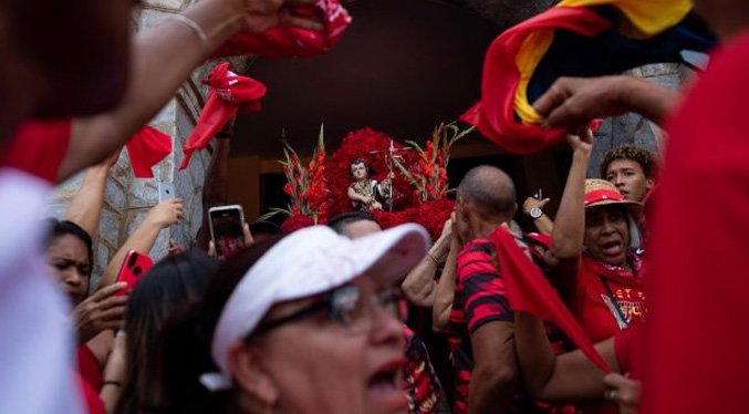 Venezolanos se congregan en región costera para rendir tributo a San Juan