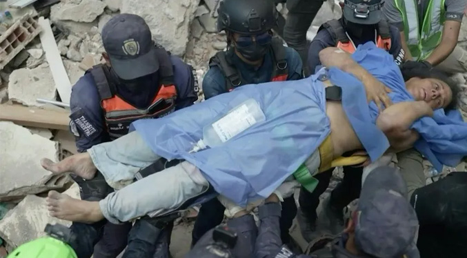 Las tareas de rescate continúan en Venezuela entre avisos de escasez y enfermedades