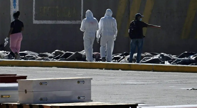 Instalan una morgue improvisada en el puerto de La Guaira tras sismos