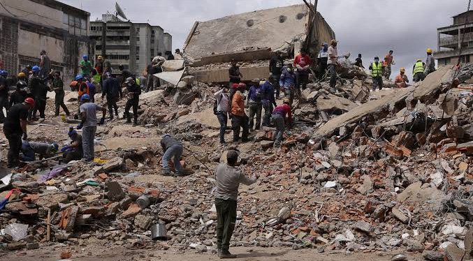 Venezolanos en Ecuador recogen medicinas, ropa y alimentos para afectados por terremotos