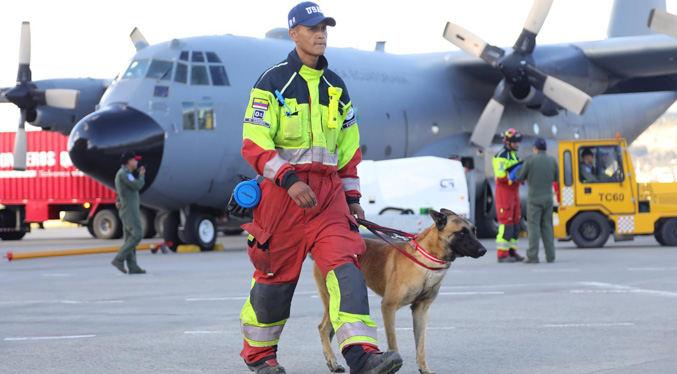 Bomberos, perros, drones, forenses: así ayuda la comunidad internacional a Venezuela