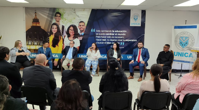 UNICA impulsa la innovación educativa con el foro Estrategias de Gestión Universitaria en la Era Digital