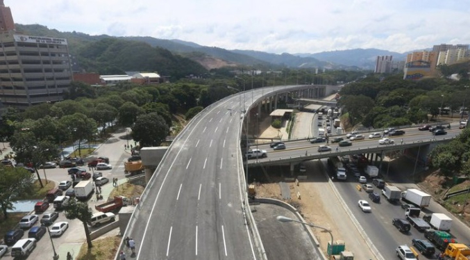 Cierran parcialmente la autopista Valle-Coche para inspeccionar estructura tras los terremotos