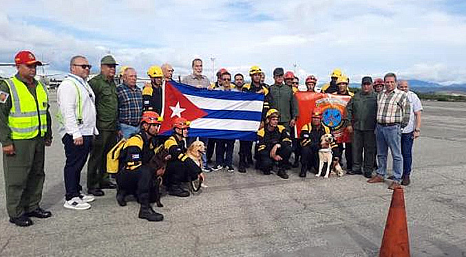 Un segundo grupo de rescatistas cubanos llega a Venezuela tras los sismos