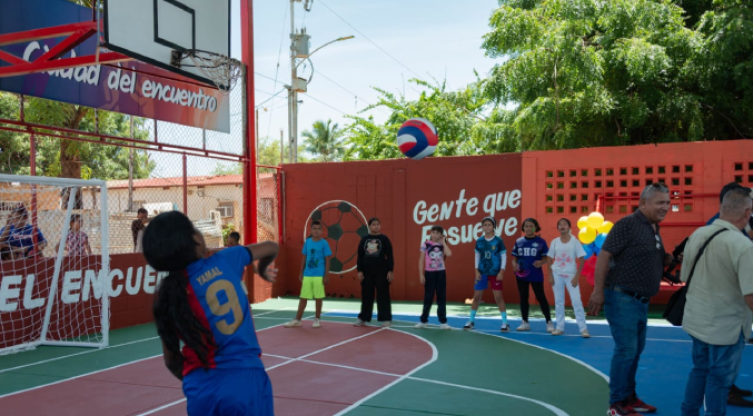 Alcaldía de Maracaibo rehabilita totalmente la cancha Virgen del Carmen