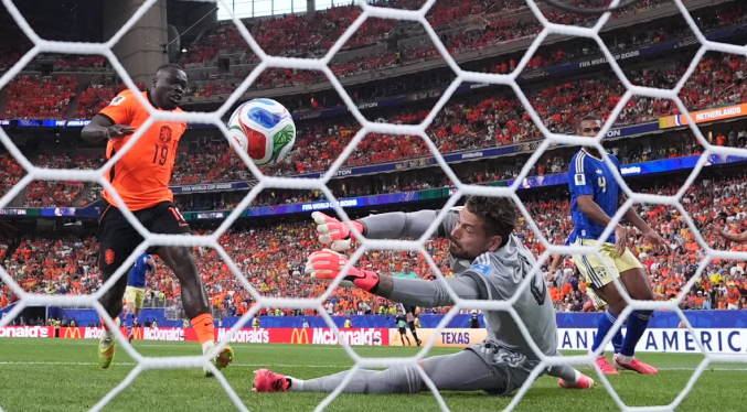 Holanda vapulea 5-1 a Suecia y lidera el Grupo F del Mundial