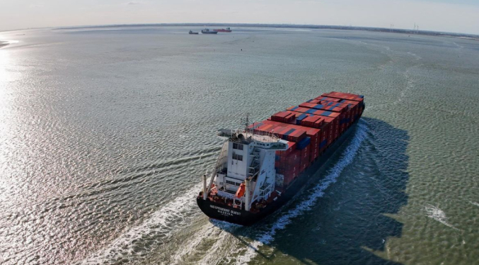 Trump asegura que barcos cargados de petróleo están empezando a salir de Ormuz