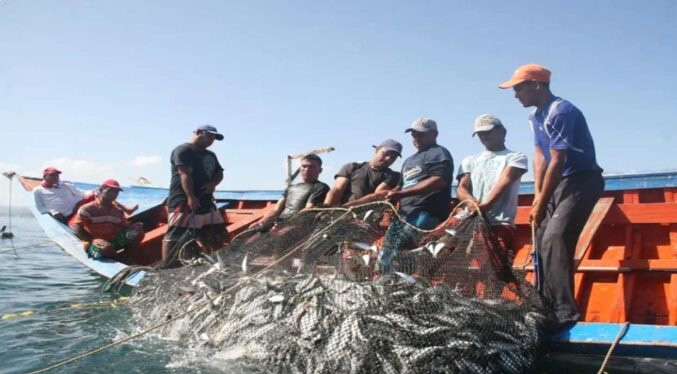 Reportan lancha “retardada” en Aragua con tres personas a bordo