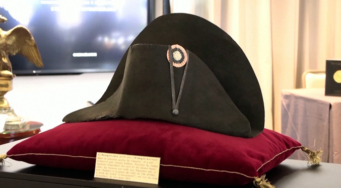 Último sombrero de Napoleón es exhibido por primera vez en más de un siglo