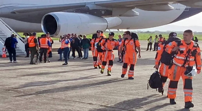 Llega a Venezuela un grupo de rescatistas chilenos para reforzar la búsqueda de sobrevivientes