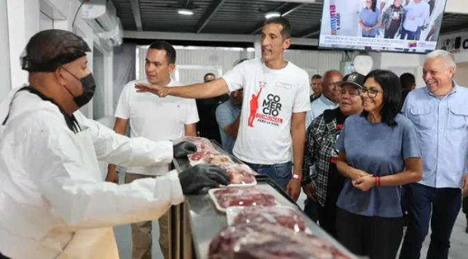 Delcy Rodríguez recorre espacios comunales de desarrollo económico en Caucagüita
