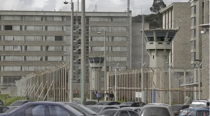 Fiscalía colombiana imputa a funcionarios por ayuda en fuga de miembro de Tren de Aragua