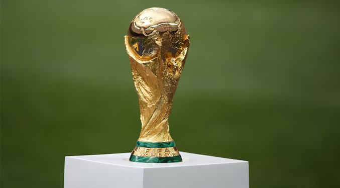 La copa del Mundial de fútbol es la más cara y codiciada del deporte