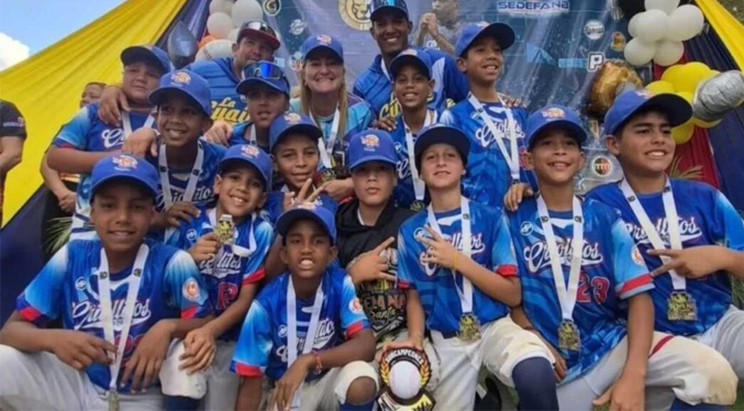 Criollitos de Venezuela realiza campaña para atender a los niños afectados por los terremotos en La Guaira