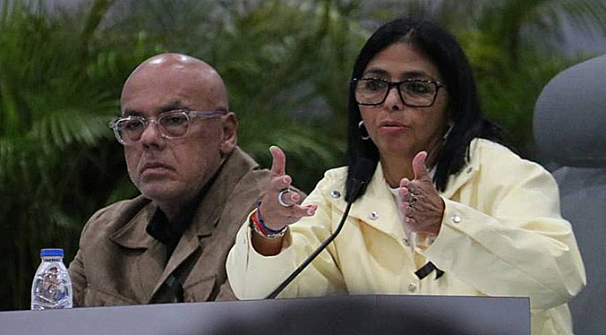 Delcy Rodríguez anuncia conversaciones con EEUU y el FMI para reconstruir las infraestructuras