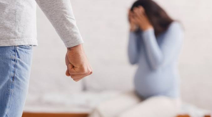 Preso por agredir físicamente a su pareja con siete meses de embarazo